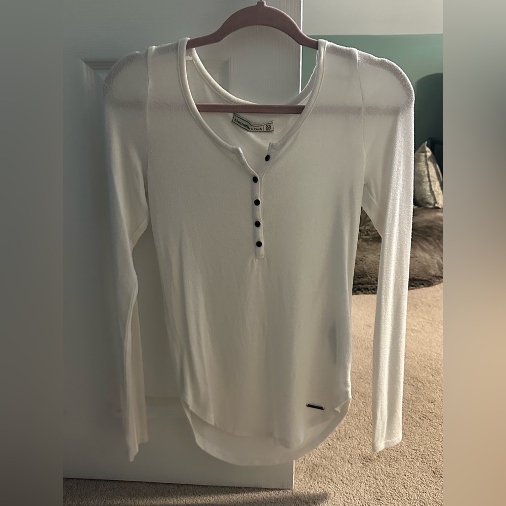 Abercrombie & Fitch Long Sleeve Top (Women’s) | White | NWOT. XS.